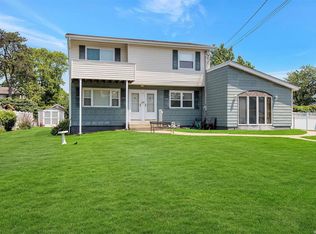 20 Tellar Dr, Islip Terrace, NY 11752