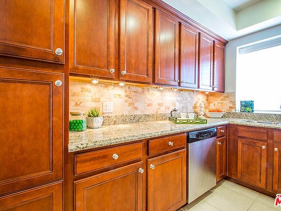 4th image of 1023 Wilcox Ave Unit 302