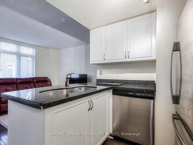 100 Redpath Ave #16 — Photo 8