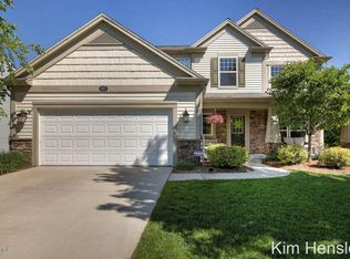 671 Highlander Dr NE, Rockford, MI 49341