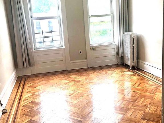 2nd image of 26 Prospect Park SW #2