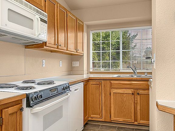 3rd image of 3318 49th Ave NE