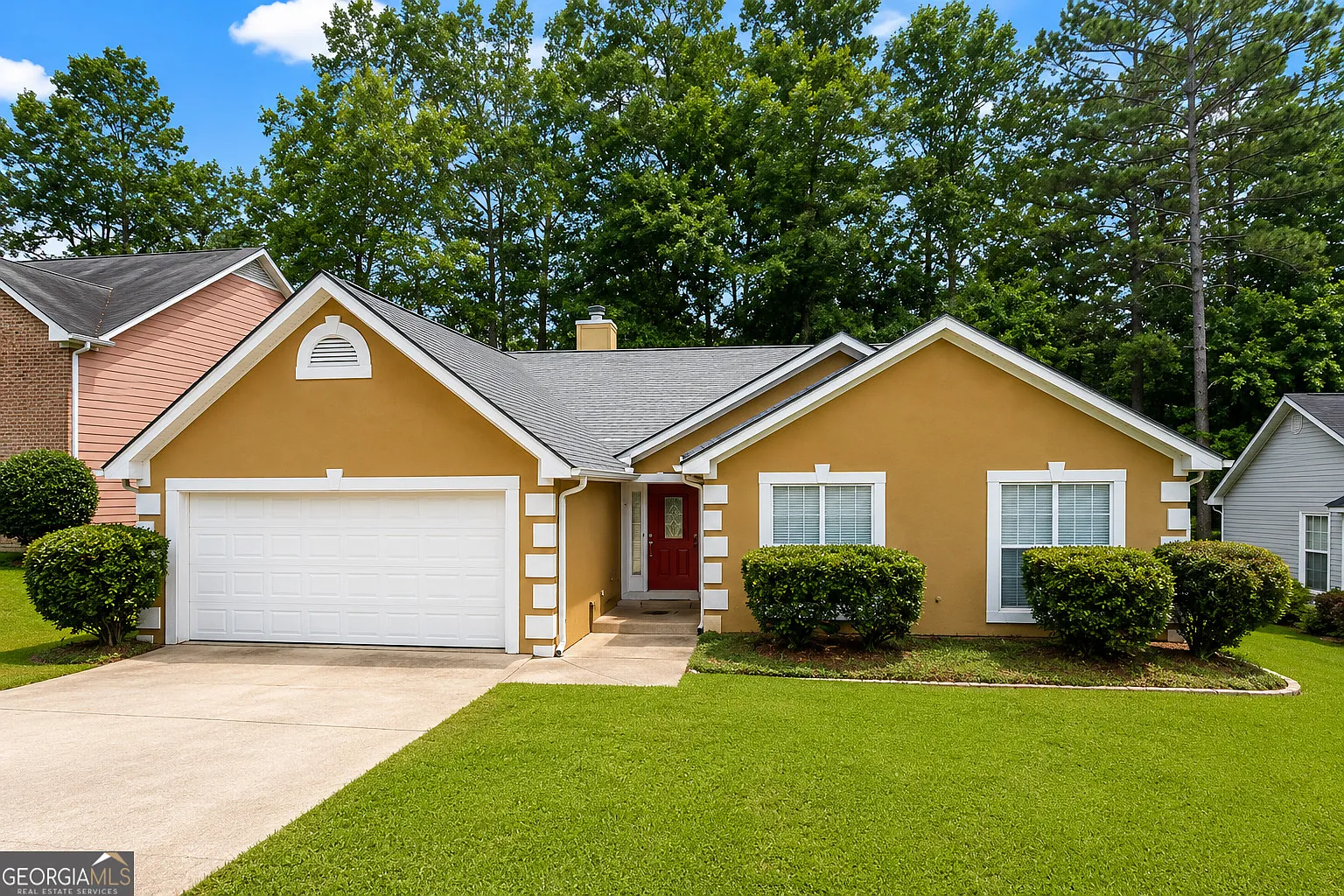 4 bed, 2.0 bath, 2260 sqft, $2,599 — Photo 1