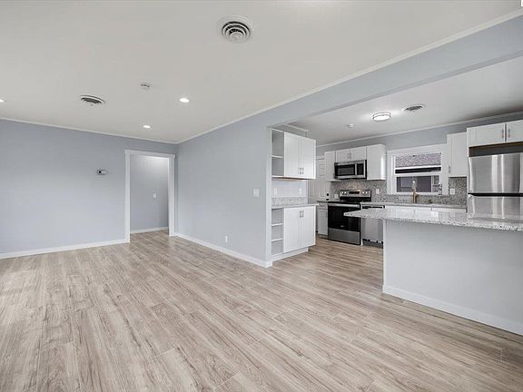 3rd image of 1107 Sanford Ave