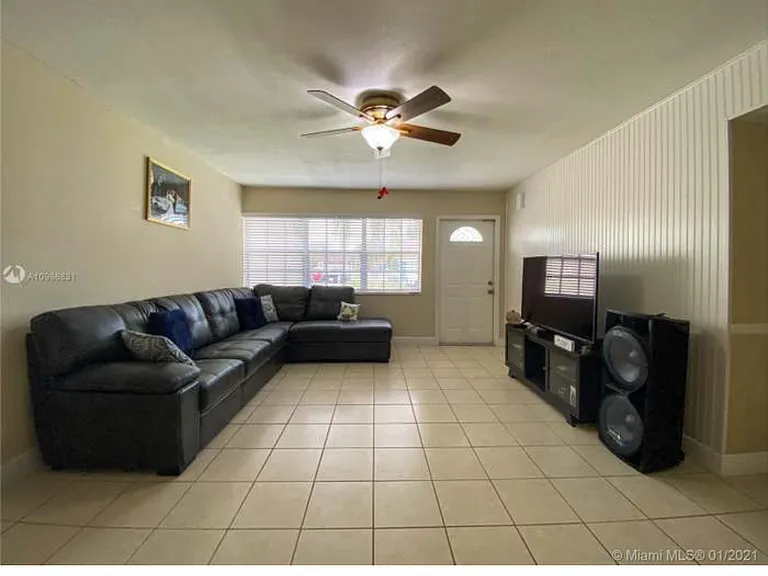 1378 Osprey Ct — Photo 4