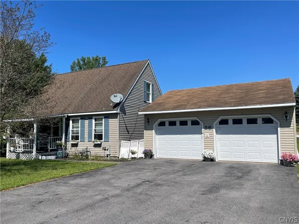 26 Salmon Meadow Ln, Pulaski, NY 13142