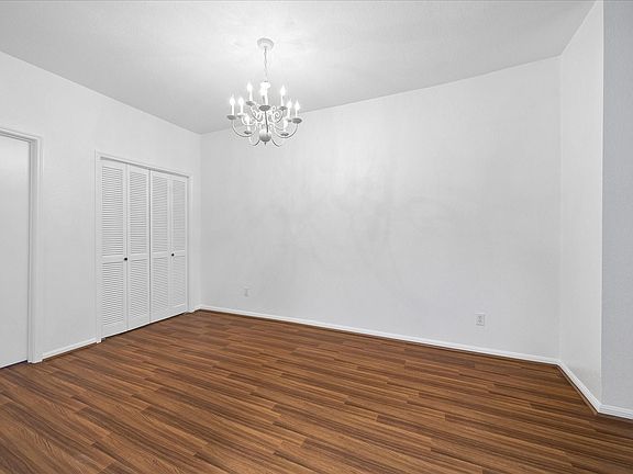 4th image of 2100 Tanglewilde St APT 286
