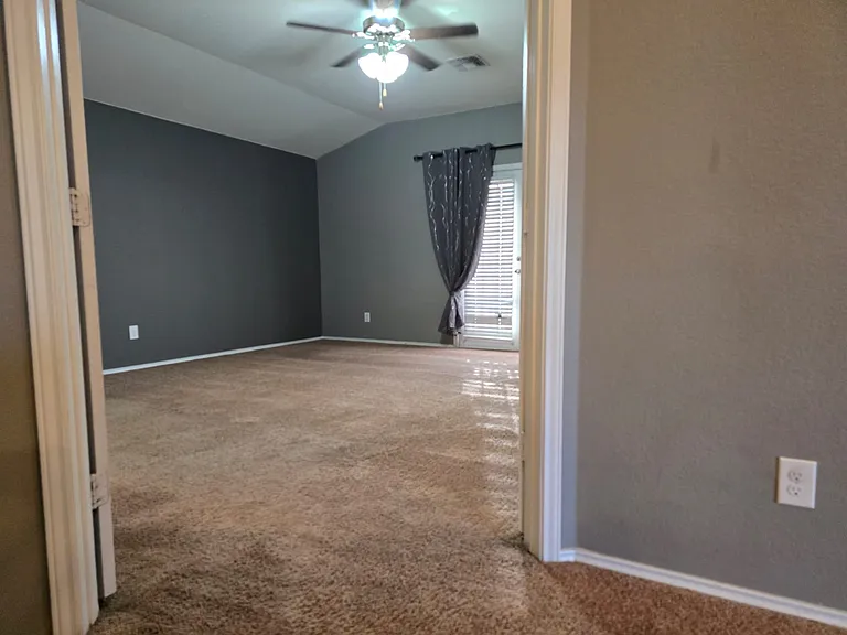 5561 Othello Dr — Photo 32