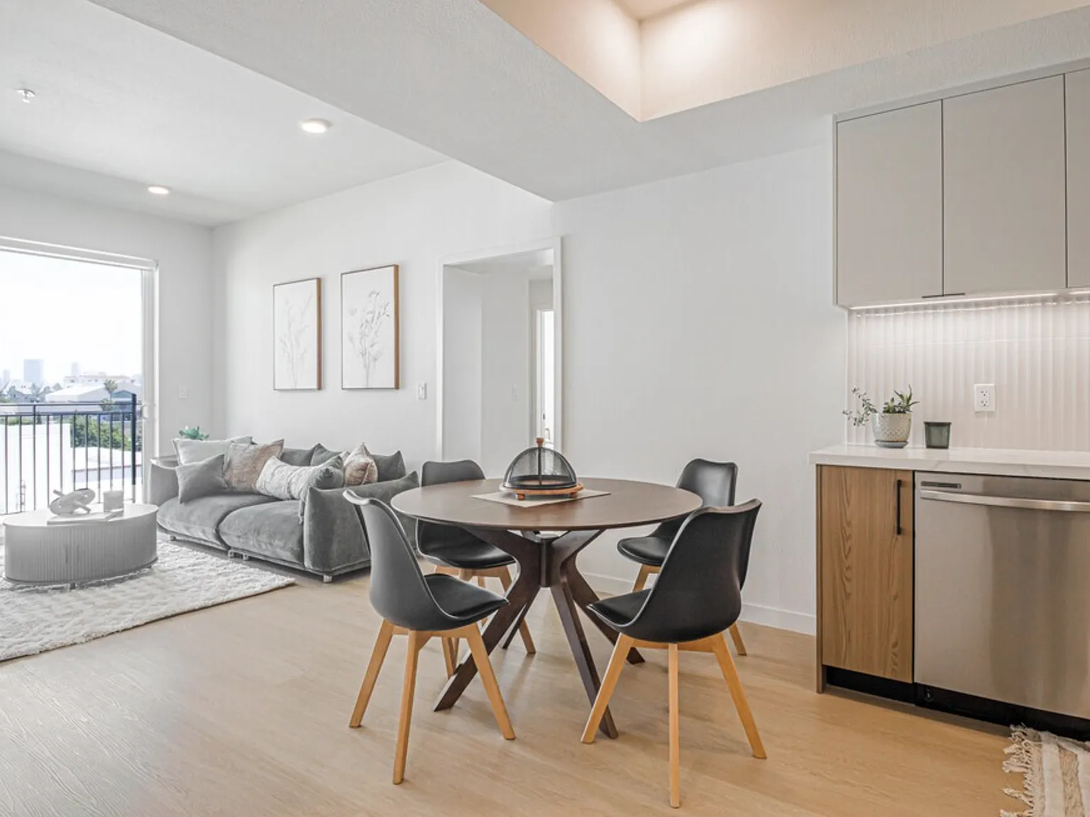 856 Gramercy Drive — Photo 3
