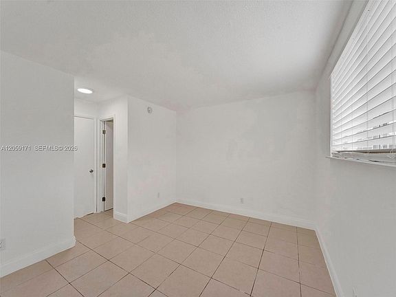 5th image of 14190 W Dixie Hwy #1