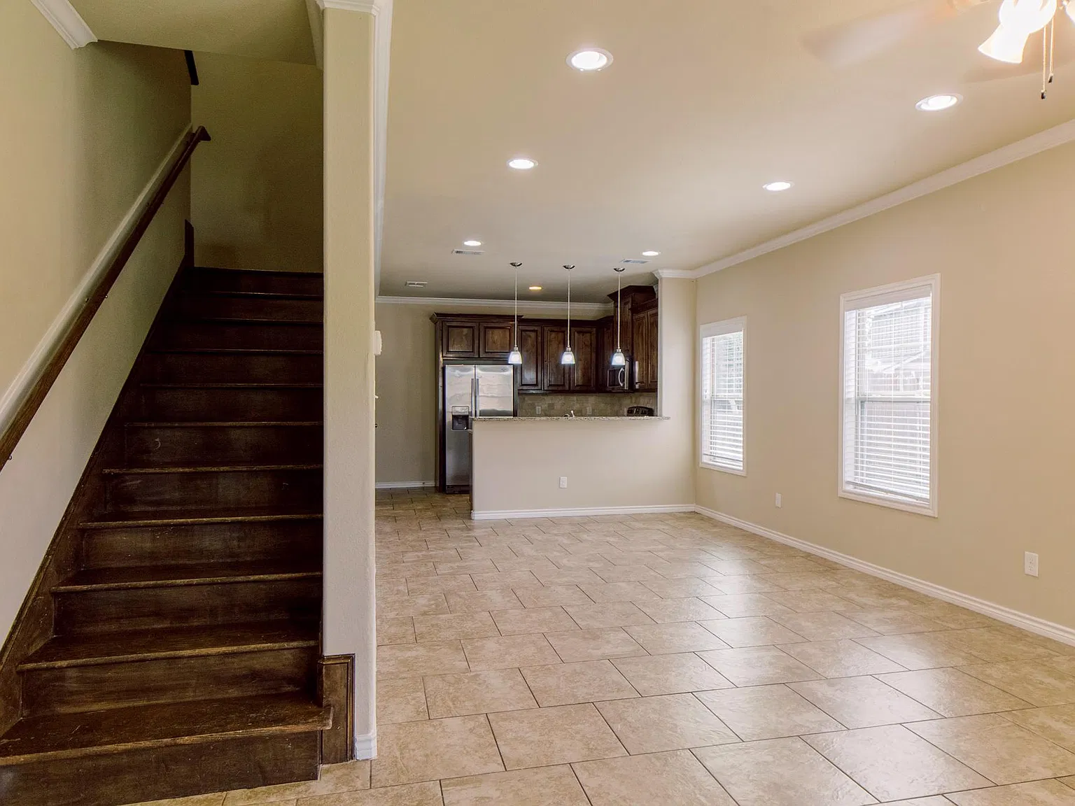 5 bed, 2232 sqft, $3,700 — Photo 3