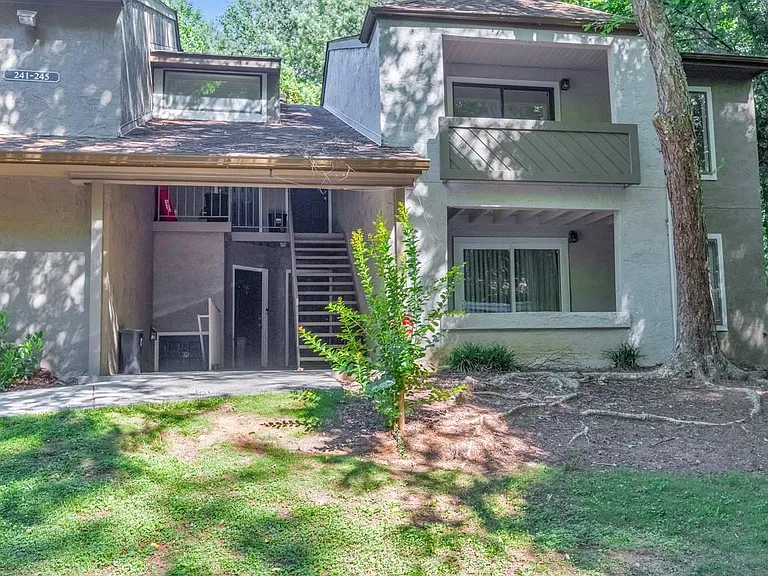 245 Seasons Pkwy — Photo 2