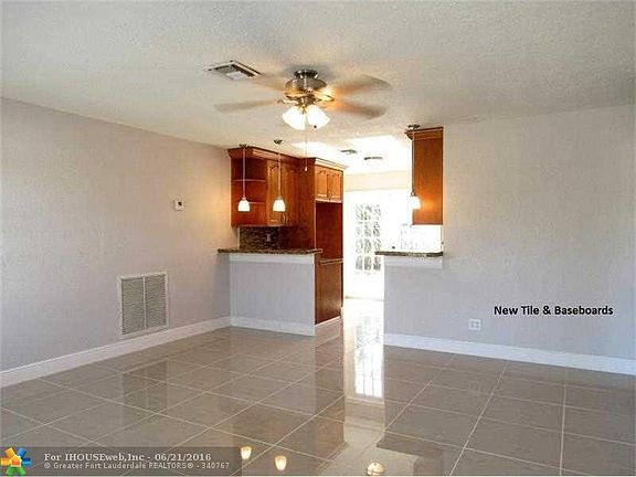 3rd image of 2850 NE 8th Ave