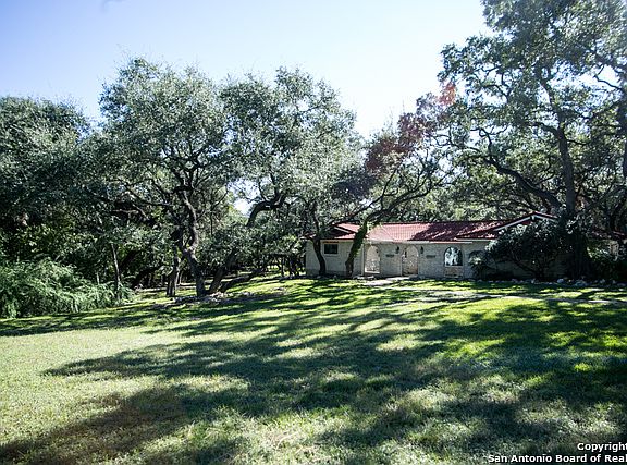 2nd image of 303 Yosemite Dr