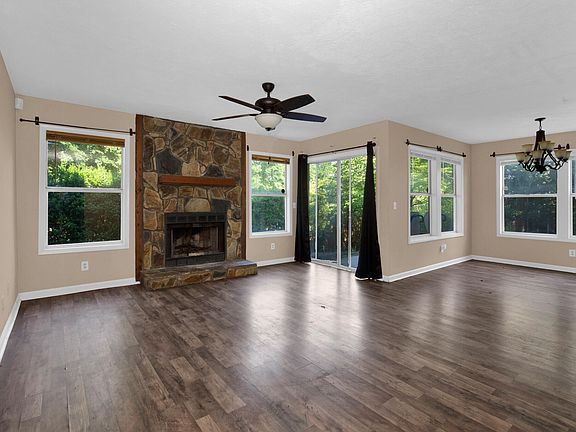 4th image of 1021 Wood Creek Dr APT 3