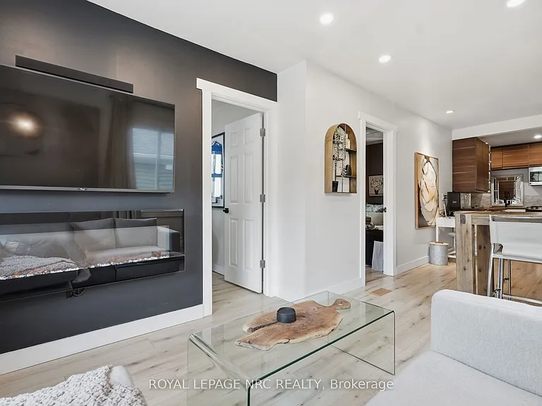 17 Considine Ave — Photo 7