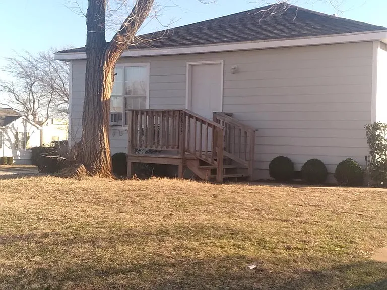 2835 NW Mobley St — Photo 1