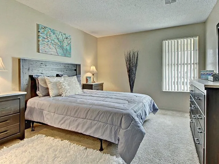 Woodland HIlls Apartments — Photo 49