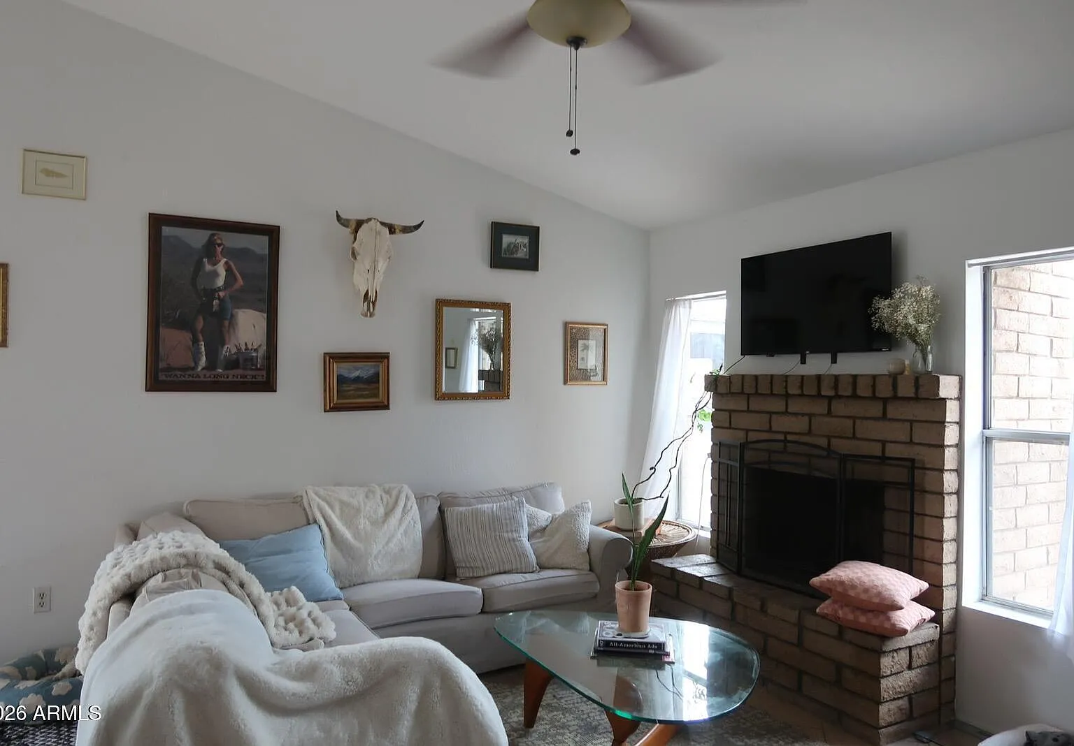 3 bed, 2.0 bath, 1040 sqft, $1,900 — Photo 2