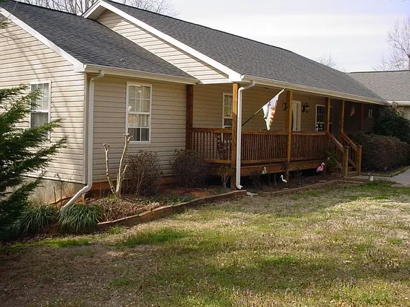 203 Dodgins Ln, Seneca, SC 29672