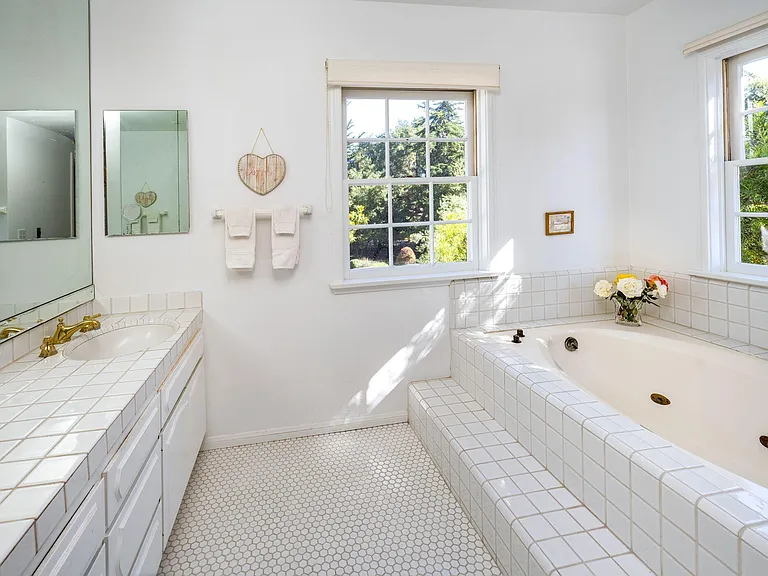 4241 Mariposa Dr — Photo 15
