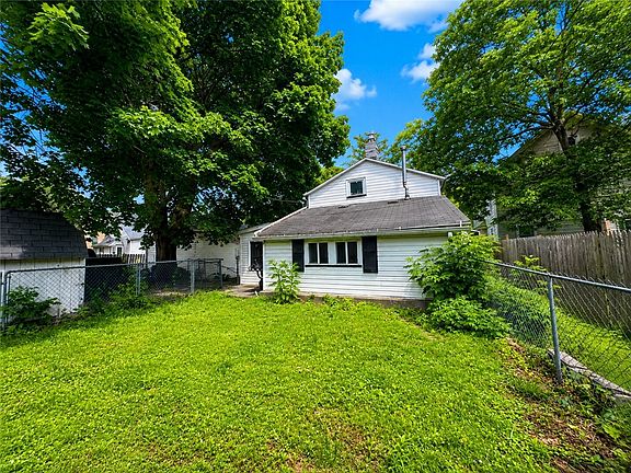 2nd image of 313 McNaughton St