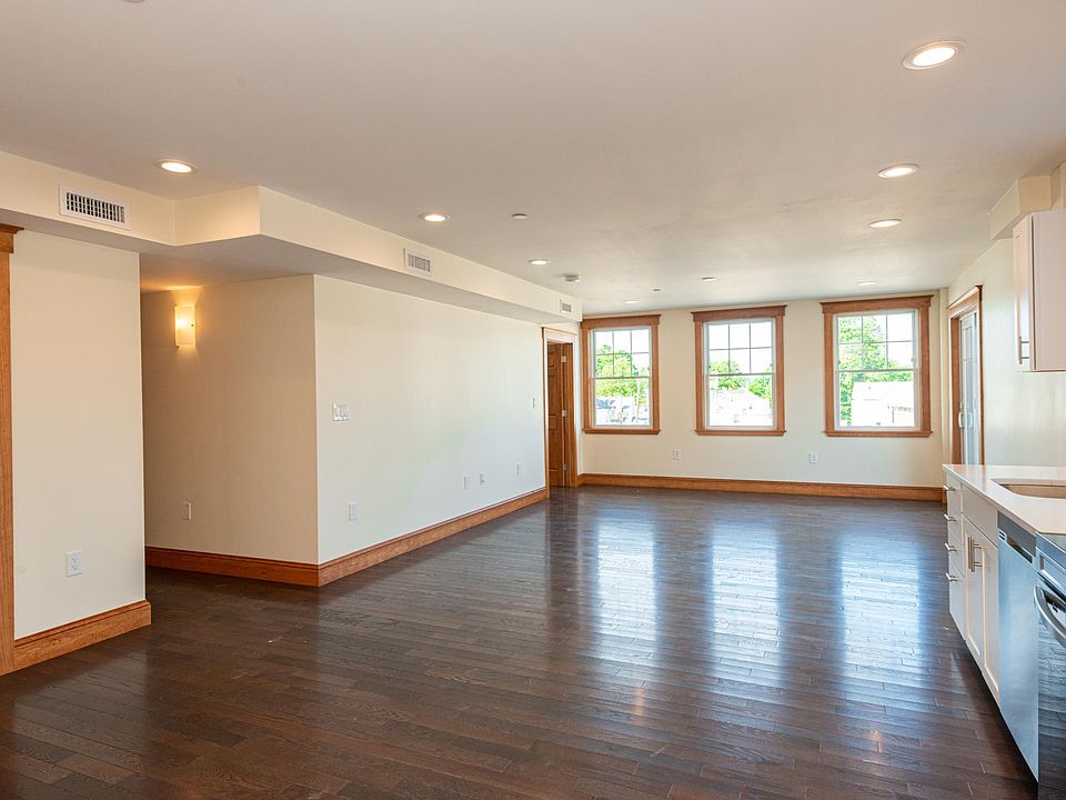 44 Maple St Danvers MA Zillow