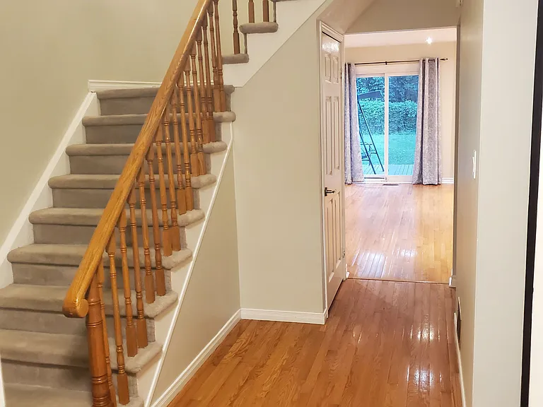980 Sawgrass Cres — Photo 2