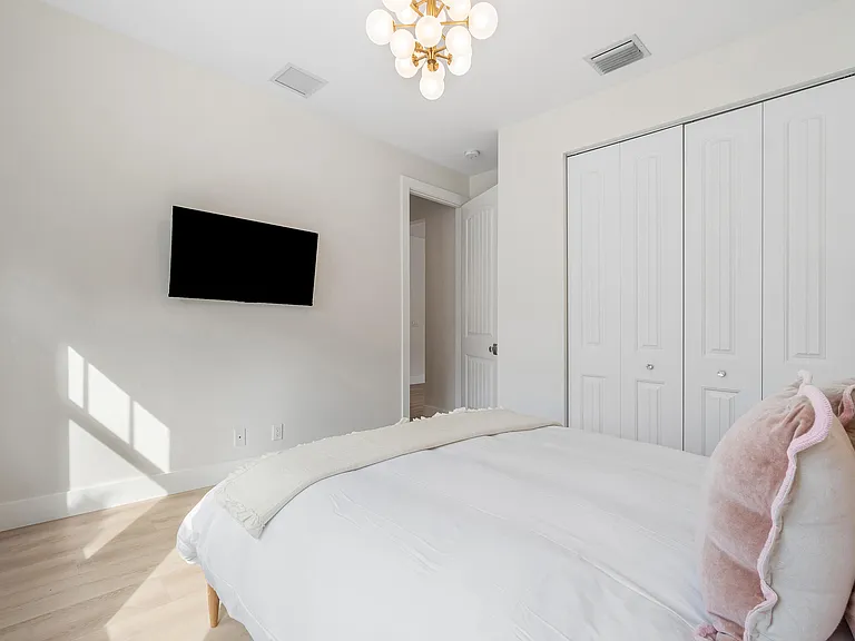 7606 S Olive Ave — Photo 24