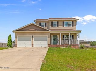 409 Sundown Ct, Hubert, NC 28539