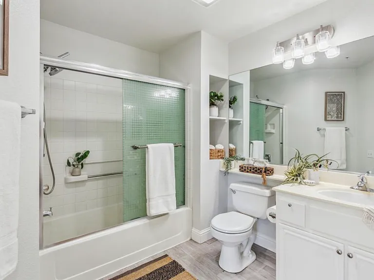 200 Caldecott Ln — Photo 9