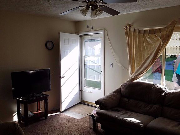 2nd image of 4922 Lisbon Cir