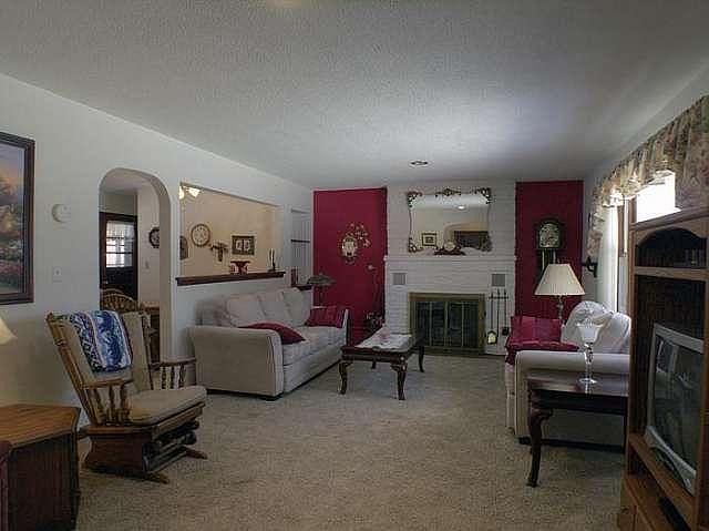 1st image of 2822 Lakeshore Dr
