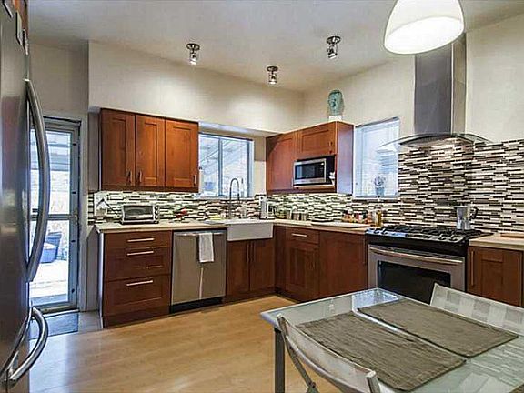 Maple wood cabinets and spacious kitchen for cooking lovers