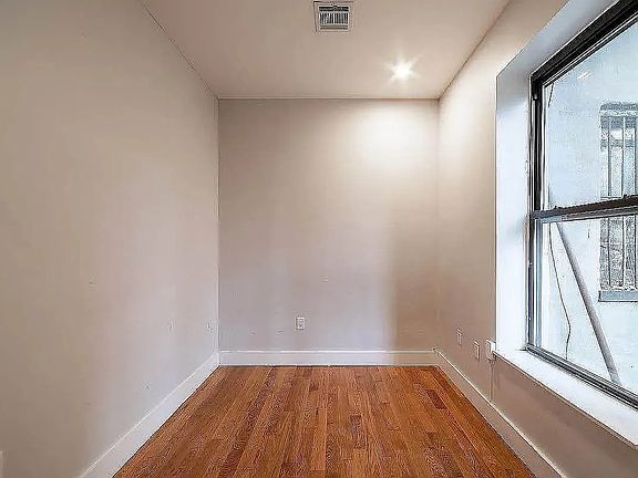 5th image of 1100 De Kalb Ave #2E