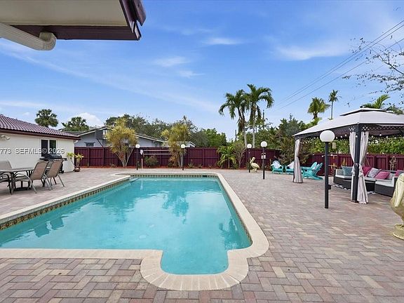 5th image of 4925 Tyler St