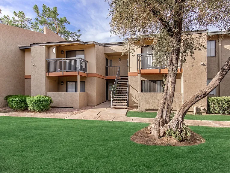 Tesoro Apartments — Photo 15