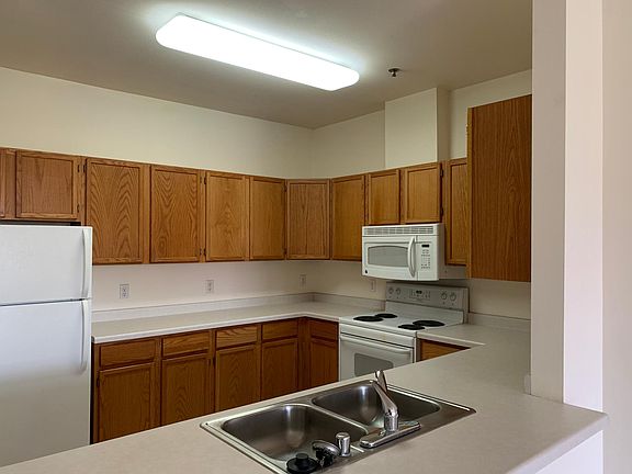3rd image of 301 Harbour Town Dr APT 210