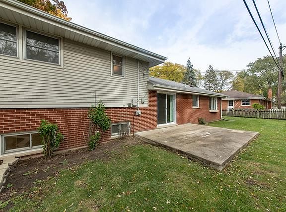 4th image of 11 E Heron Dr