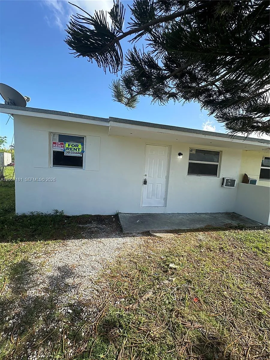 Building Photo - 11840 SW 212th St #11840