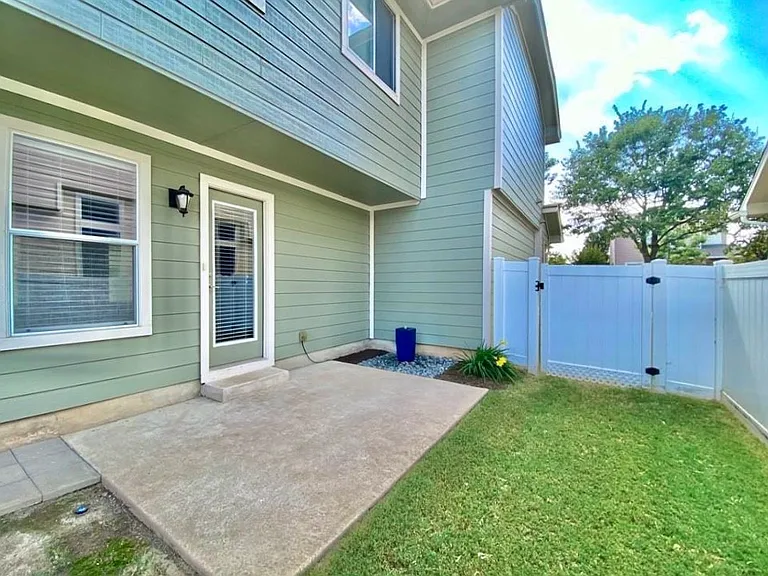 1812 Lost Maples Loop — Photo 38