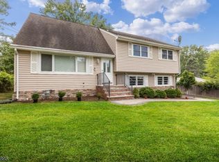 18 Lilac Pl, Randolph, NJ 07869