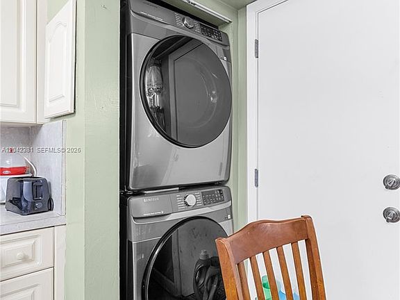 4th image of 1800 W 54th St APT 209