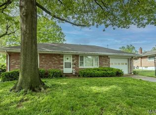 520 Walworth Dr, Saint Louis, MO 63125