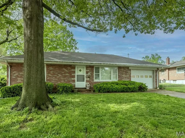 520 Walworth Dr, Saint Louis, MO 63125