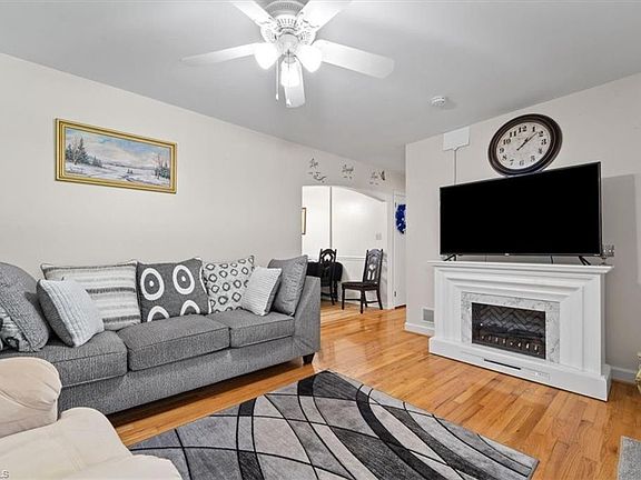 5th image of 630 Dogwood Cir