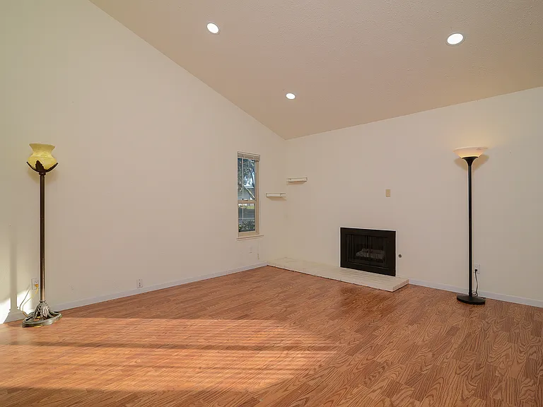 5010 Glide Dr #1 — Photo 5
