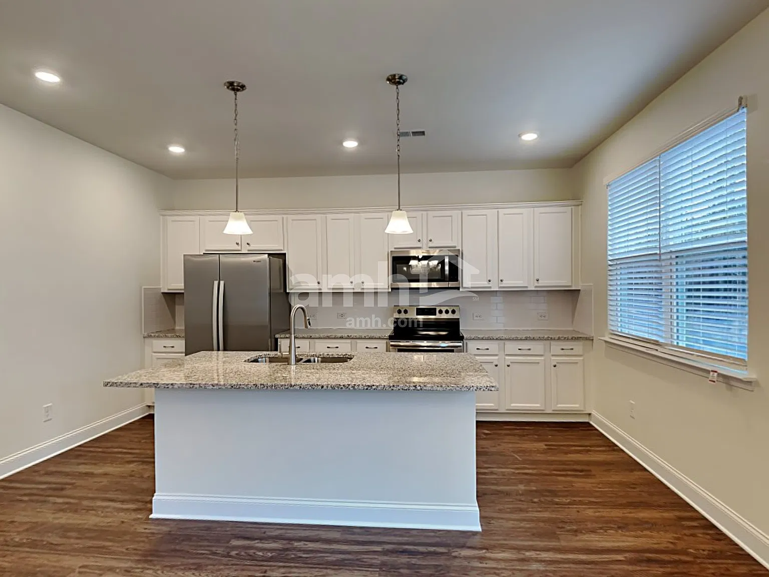 4 bed, 3.5 bath, 2524 sqft, $2,595 — Photo 3