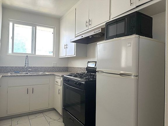 3rd image of 1343 N Sierra Bonita Ave