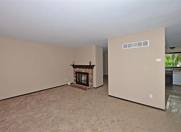 4th image of 2207 Clayville Ct